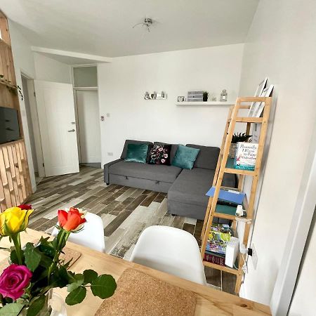 The Corner House - Modern Chesterfield Town Centre Apartments 외부 사진