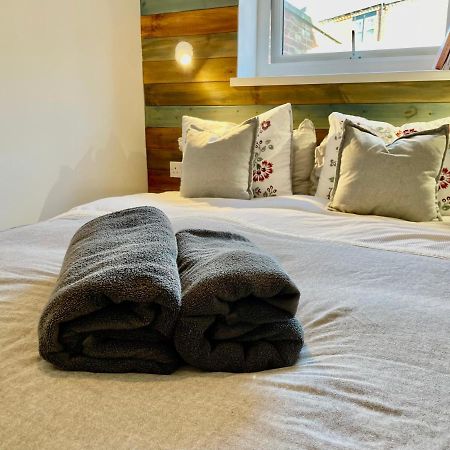 The Corner House - Modern Chesterfield Town Centre Apartments 외부 사진