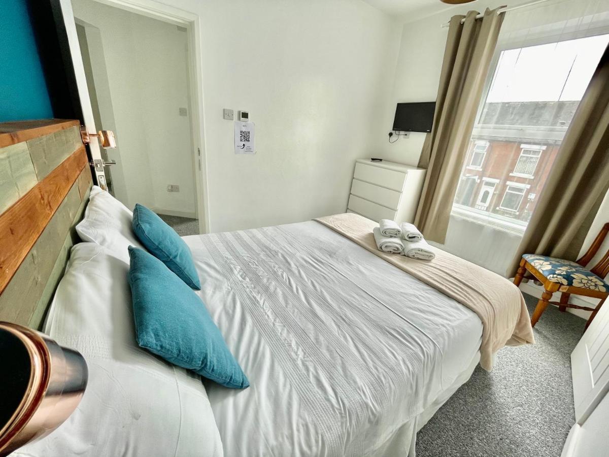 The Corner House - Modern Chesterfield Town Centre Apartments 외부 사진