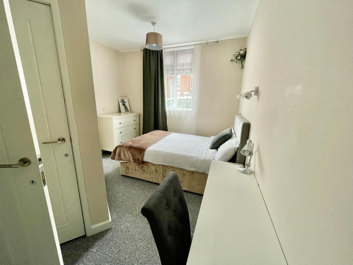 The Corner House - Modern Chesterfield Town Centre Apartments 외부 사진