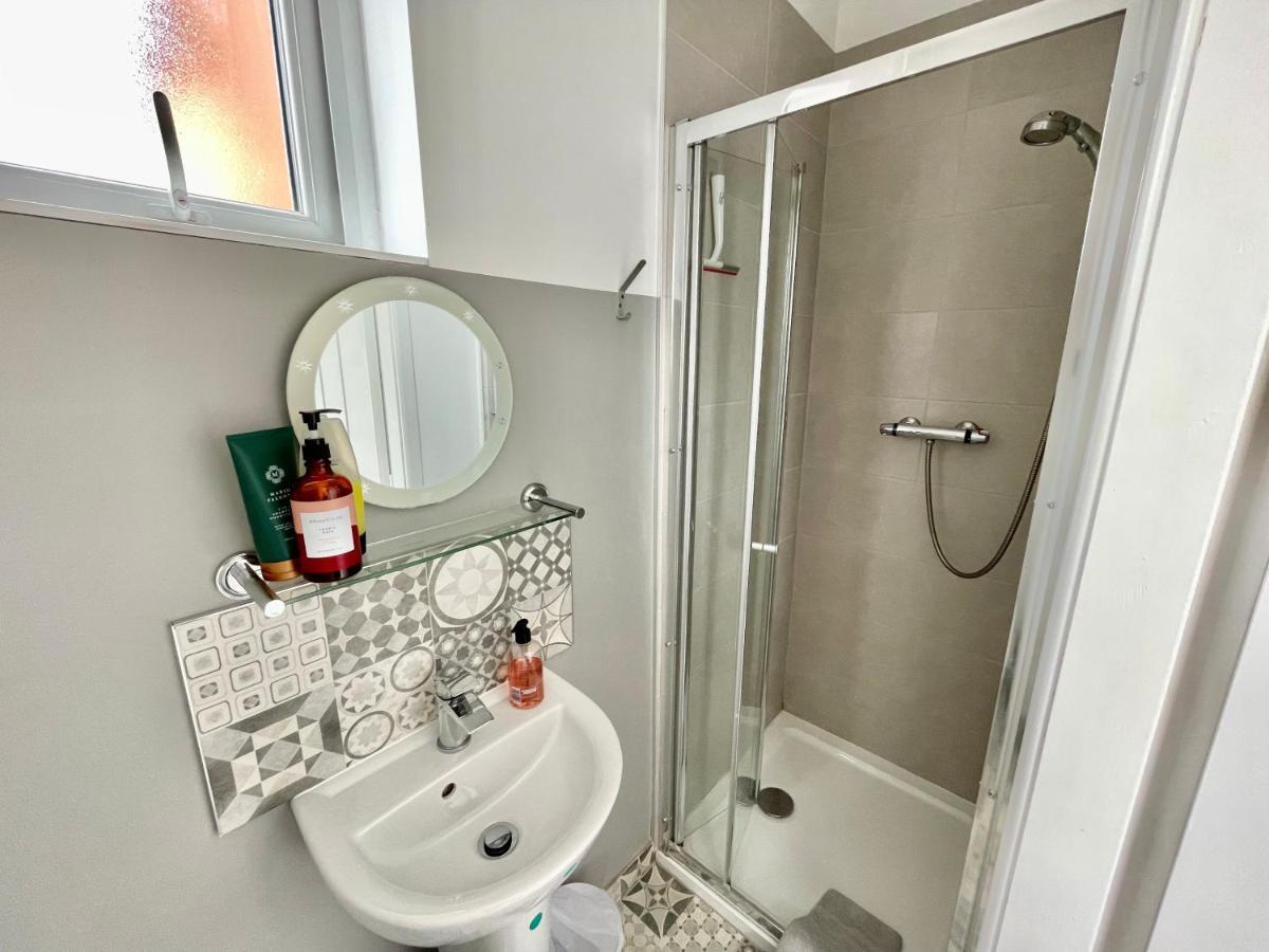 The Corner House - Modern Chesterfield Town Centre Apartments 외부 사진