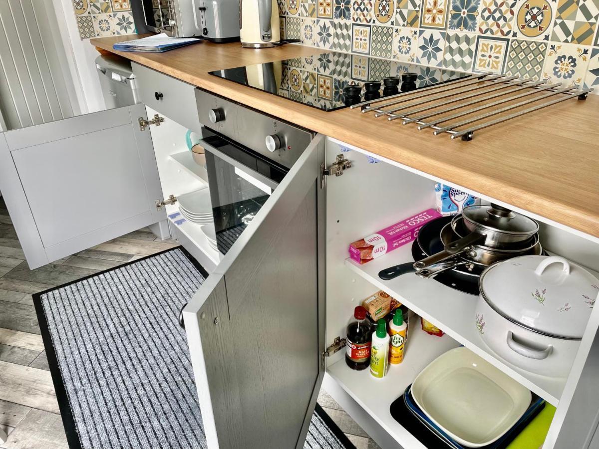 The Corner House - Modern Chesterfield Town Centre Apartments 외부 사진