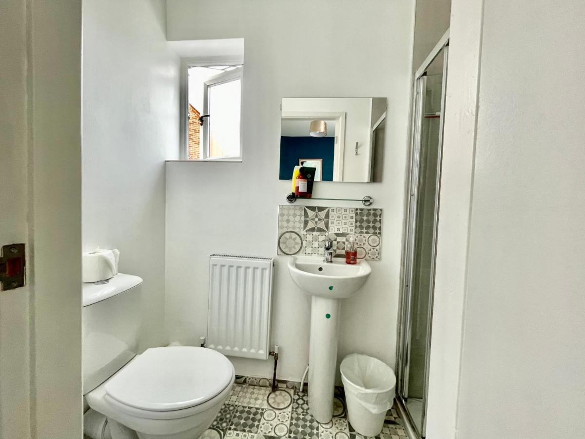 The Corner House - Modern Chesterfield Town Centre Apartments 외부 사진