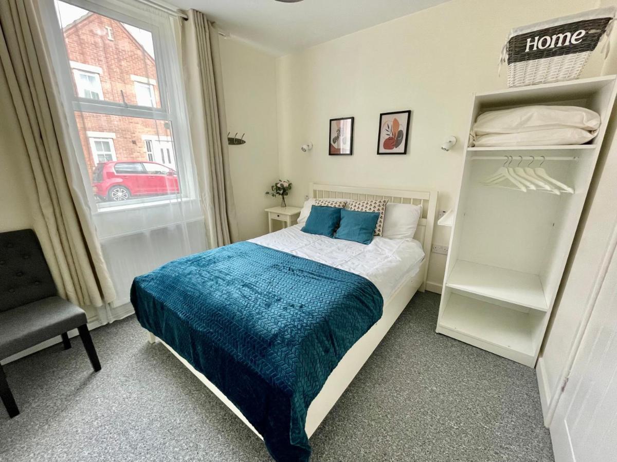 The Corner House - Modern Chesterfield Town Centre Apartments 외부 사진