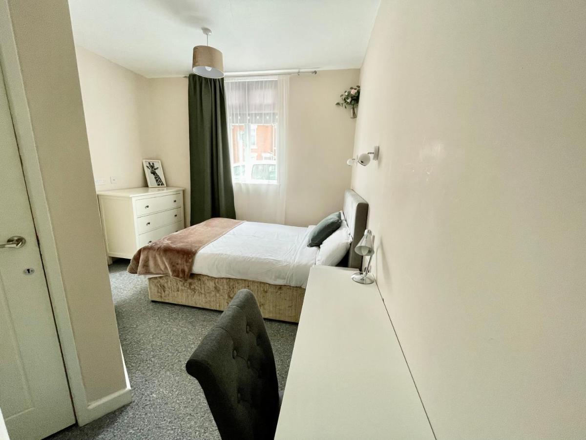 The Corner House - Modern Chesterfield Town Centre Apartments 외부 사진