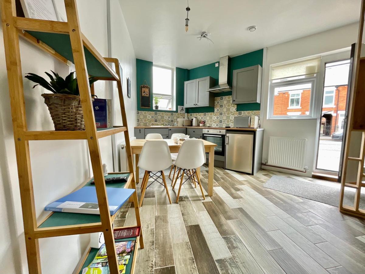 The Corner House - Modern Chesterfield Town Centre Apartments 외부 사진