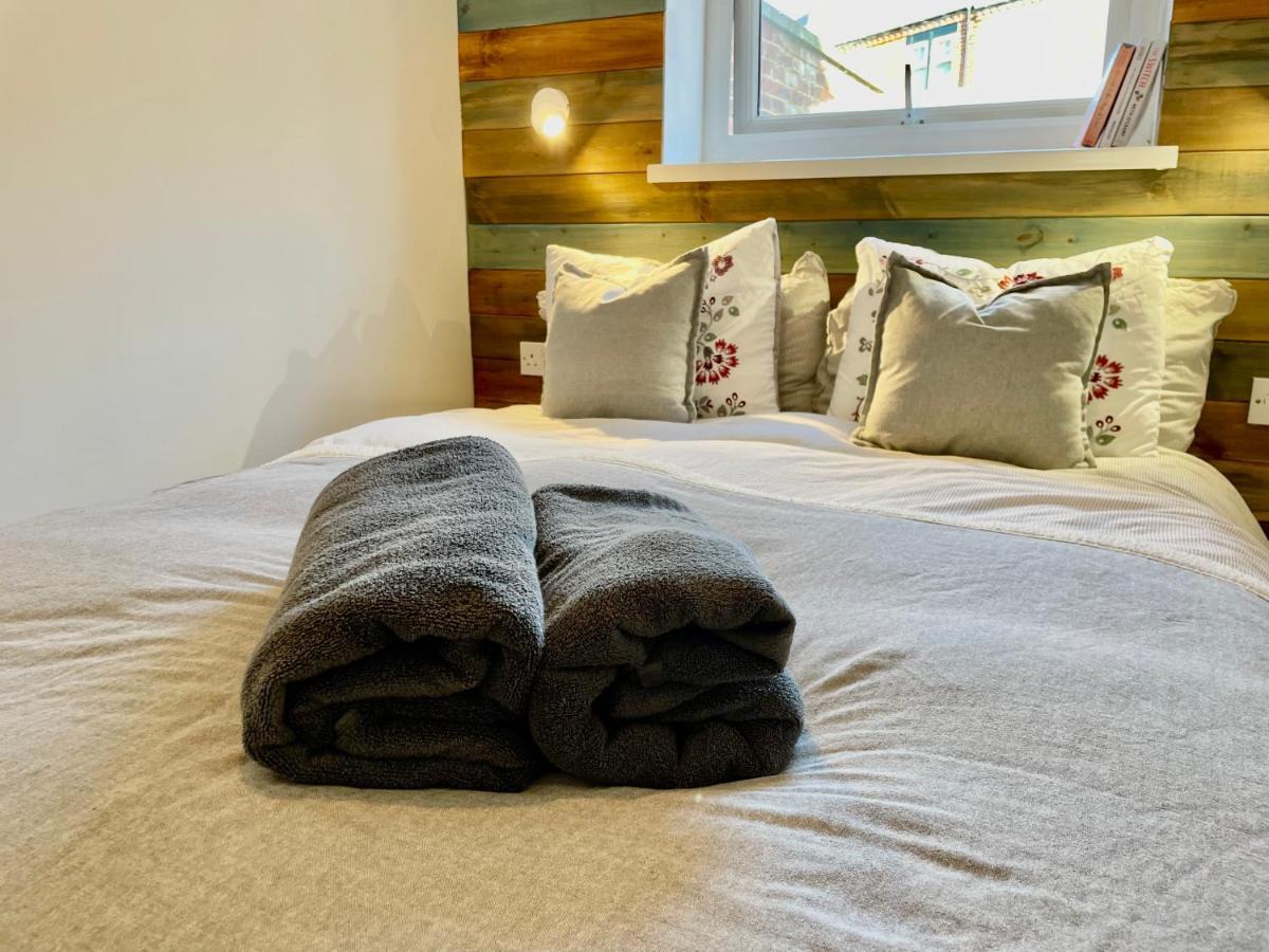 The Corner House - Modern Chesterfield Town Centre Apartments 외부 사진