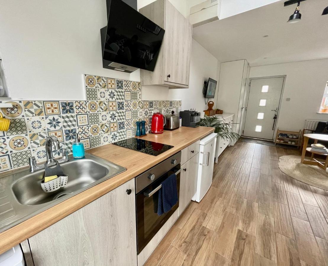 The Corner House - Modern Chesterfield Town Centre Apartments 외부 사진