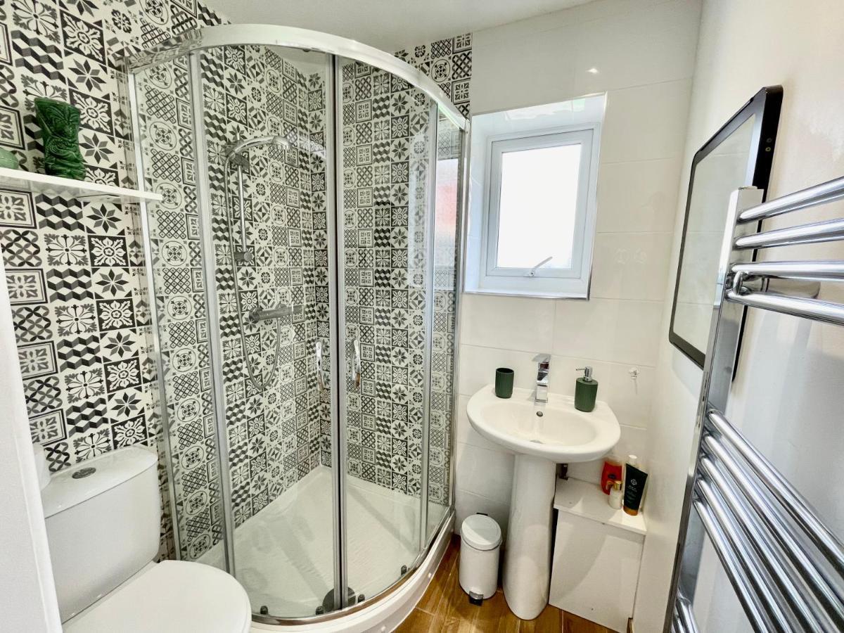 The Corner House - Modern Chesterfield Town Centre Apartments 외부 사진